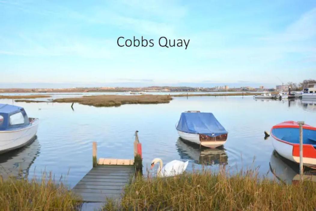 Holes Bay Nature Reserve, Poole, Right Next To The Water Εξωτερικό φωτογραφία